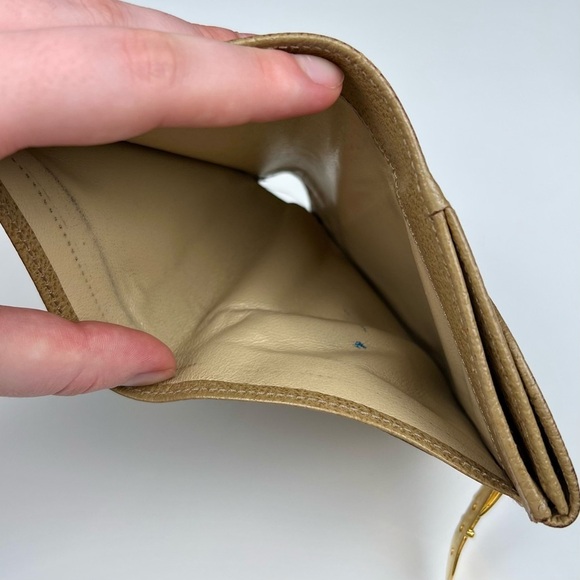 Gucci Tan Leather Wallet with Gold Clasp - Picture 9 of 9